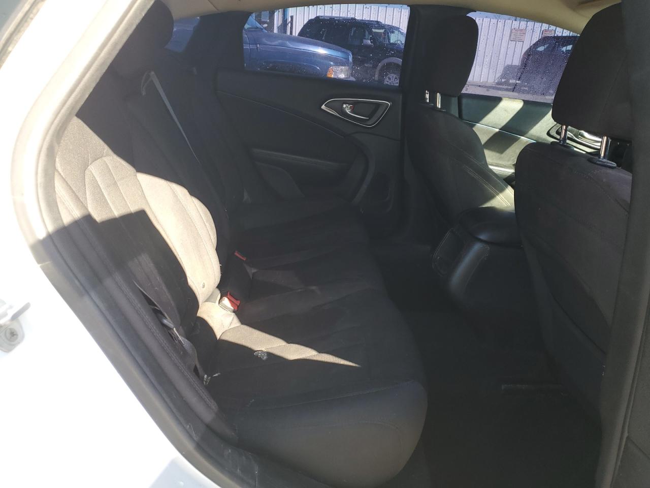 2015 Chrysler 200 - Image 10