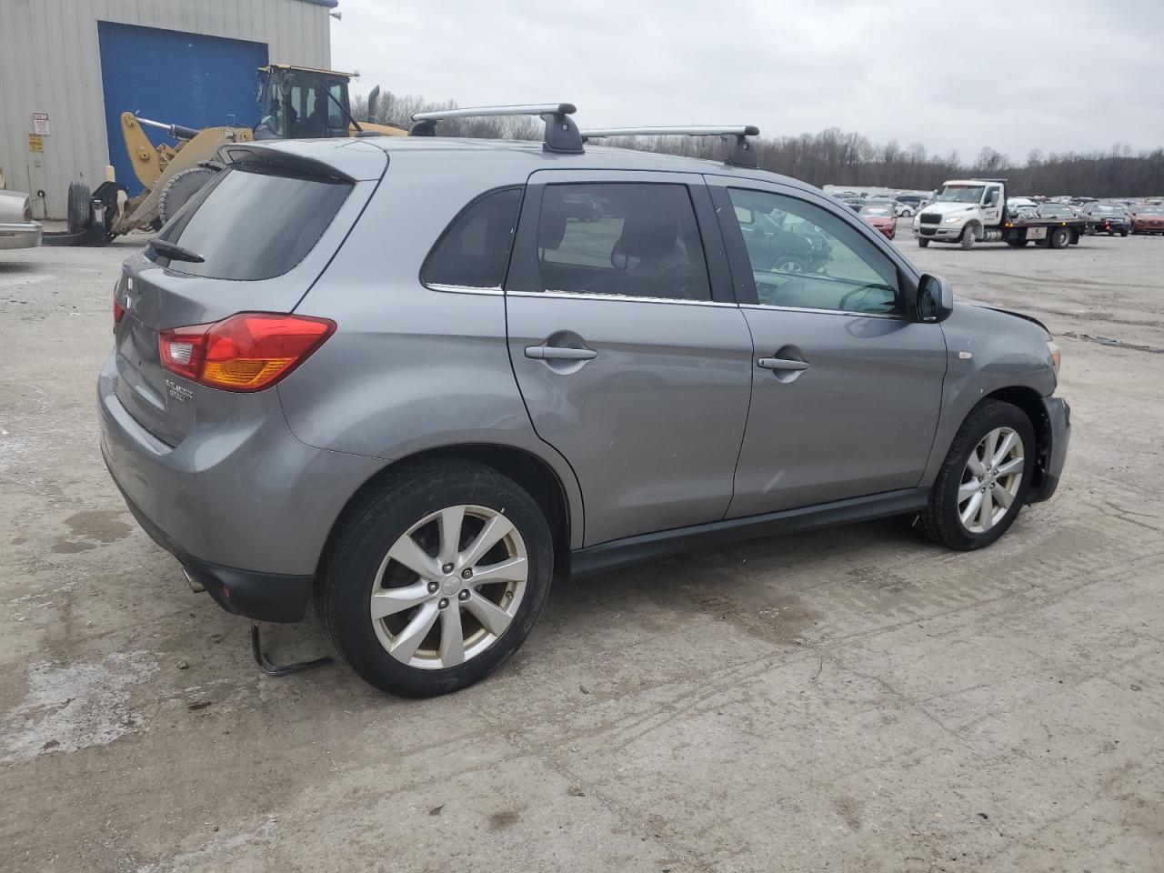 2014 Mitsubishi Outlander - Image 3