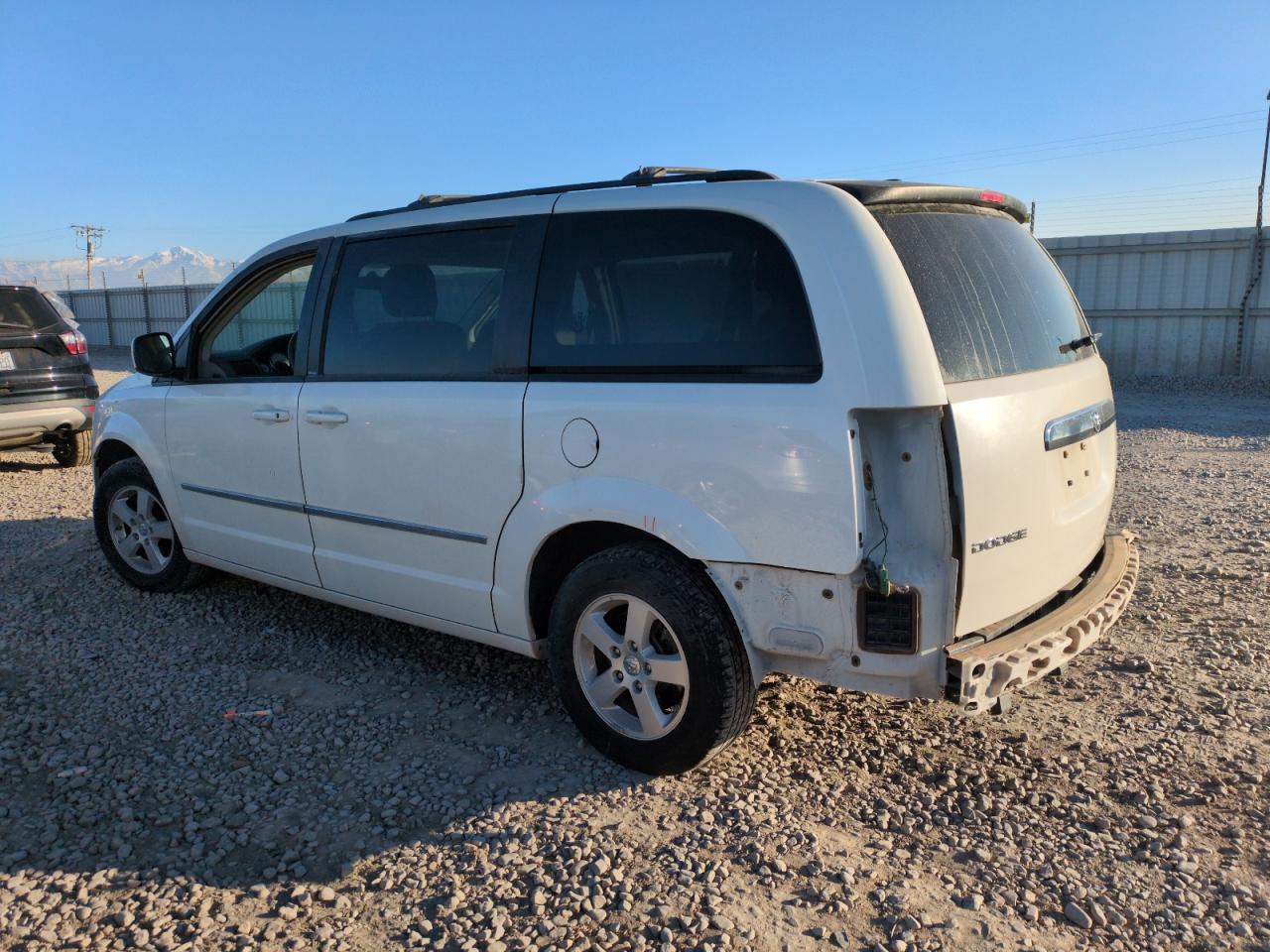 2010 Dodge Caravan - Image 2