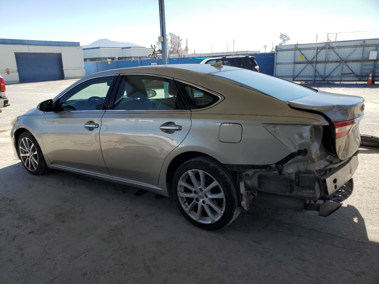 2013 Toyota Avalon - Image 2