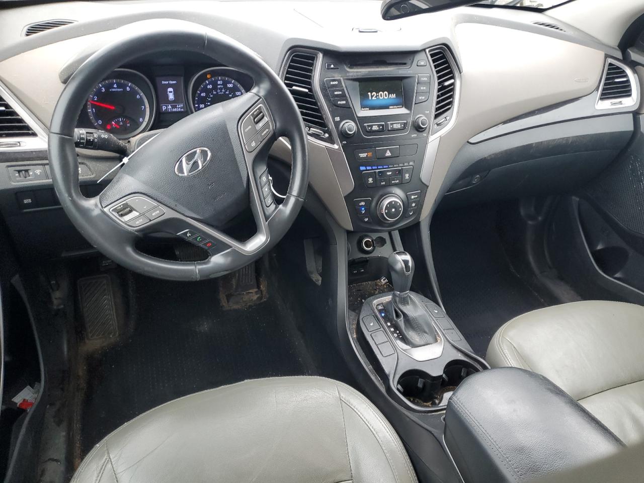 2014 Hyundai Santa Fe - Image 8