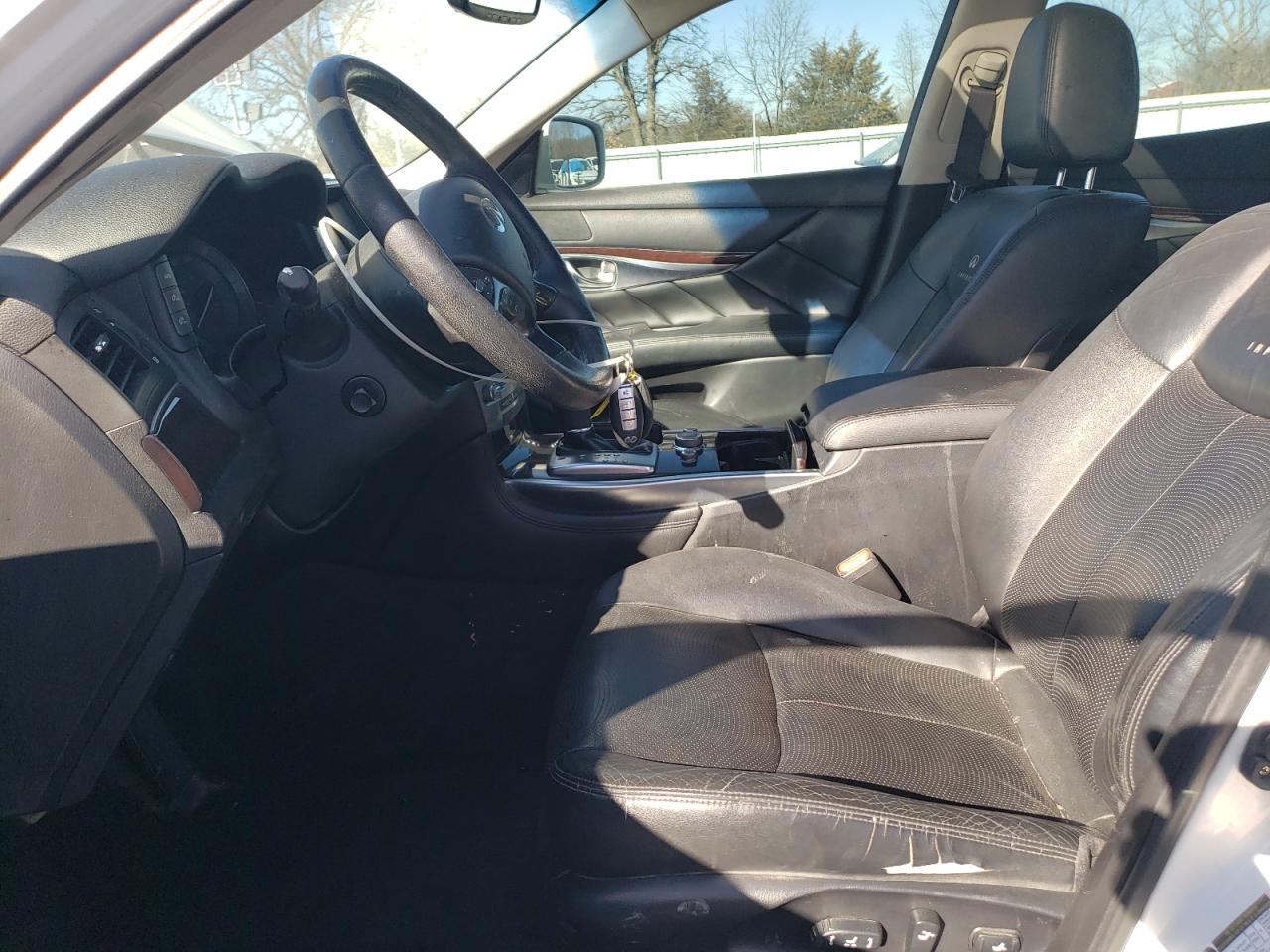 2011 Infiniti M - Image 7