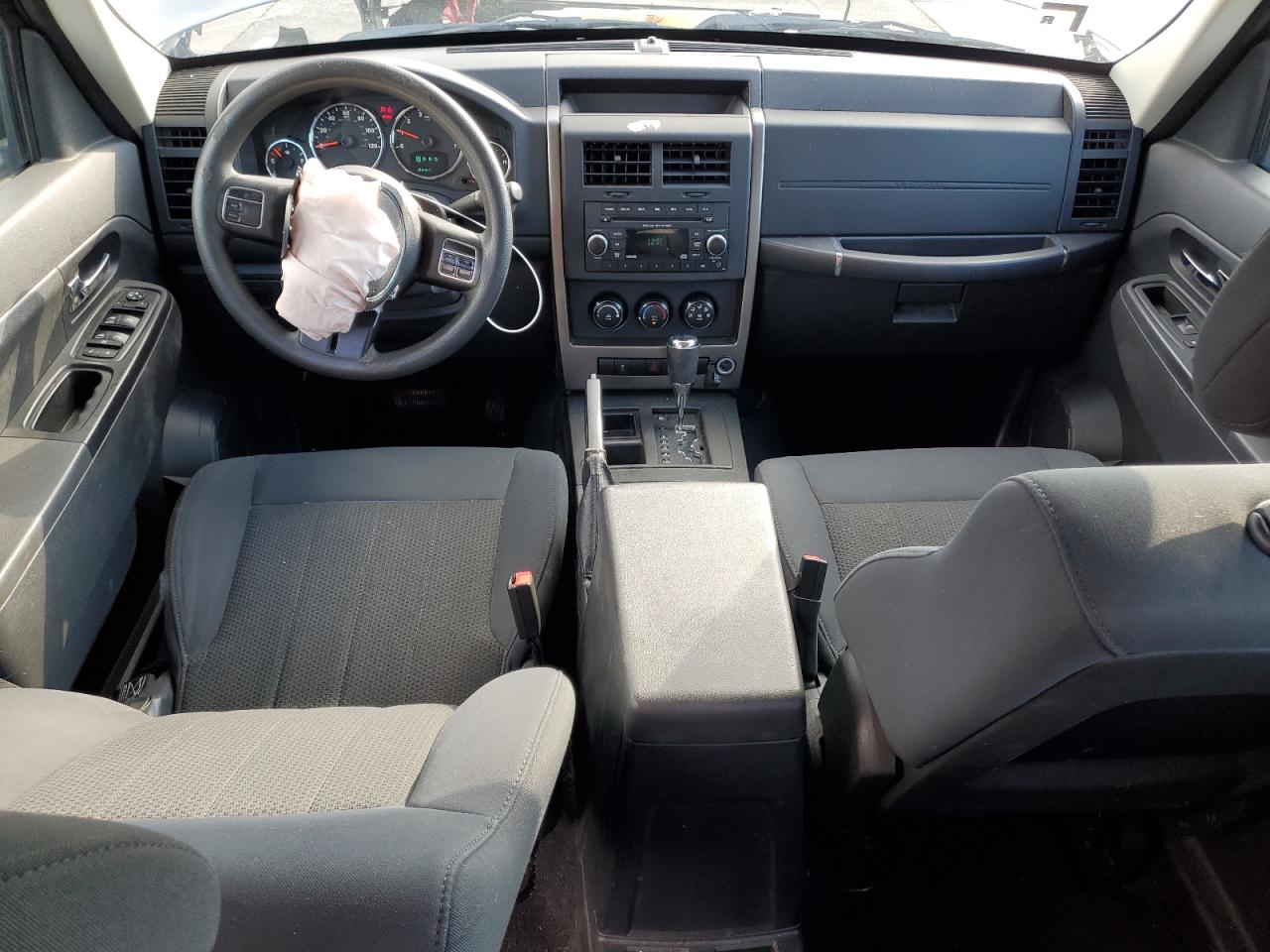 2012 Jeep Liberty (North America) - Image 8