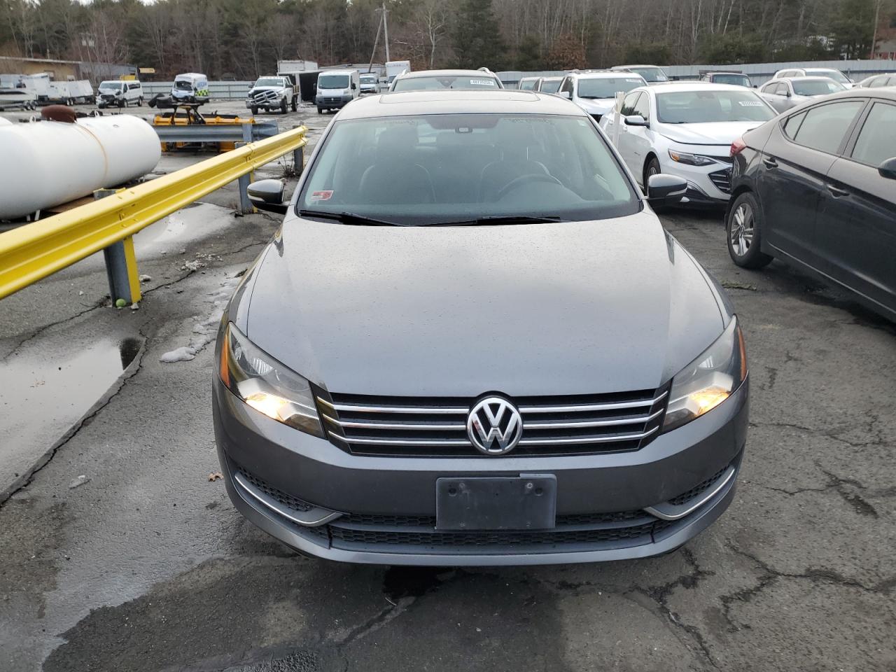2014 Volkswagen Passat - Image 5