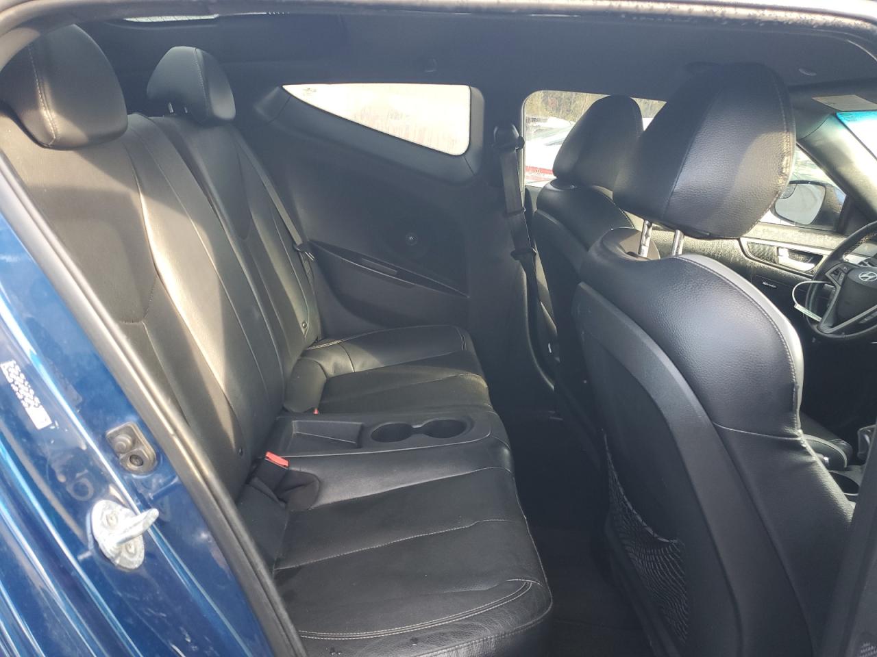 2016 Hyundai Veloster - Image 10