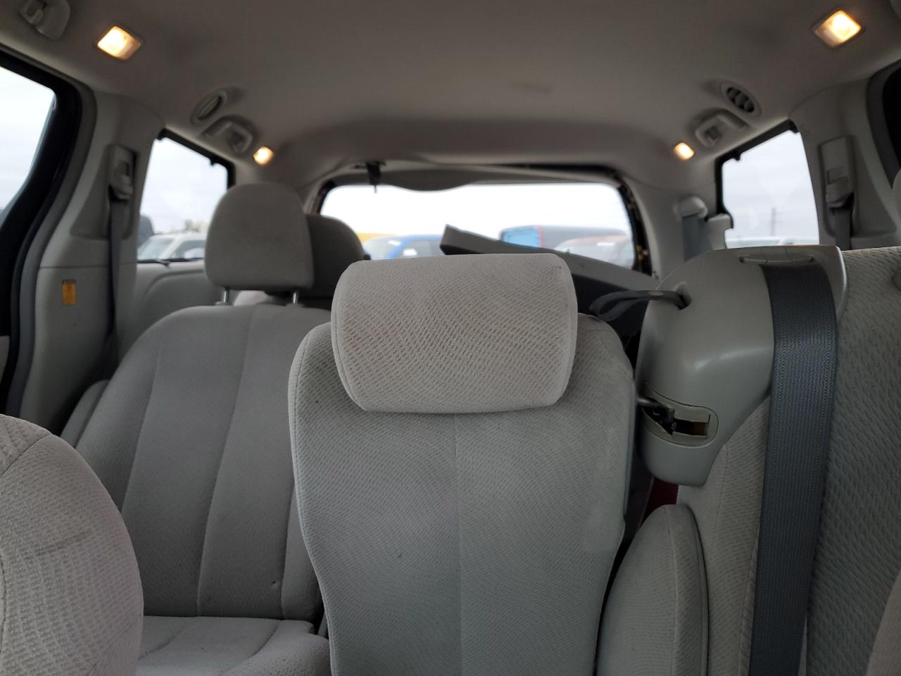 2013 Toyota Sienna - Image 10