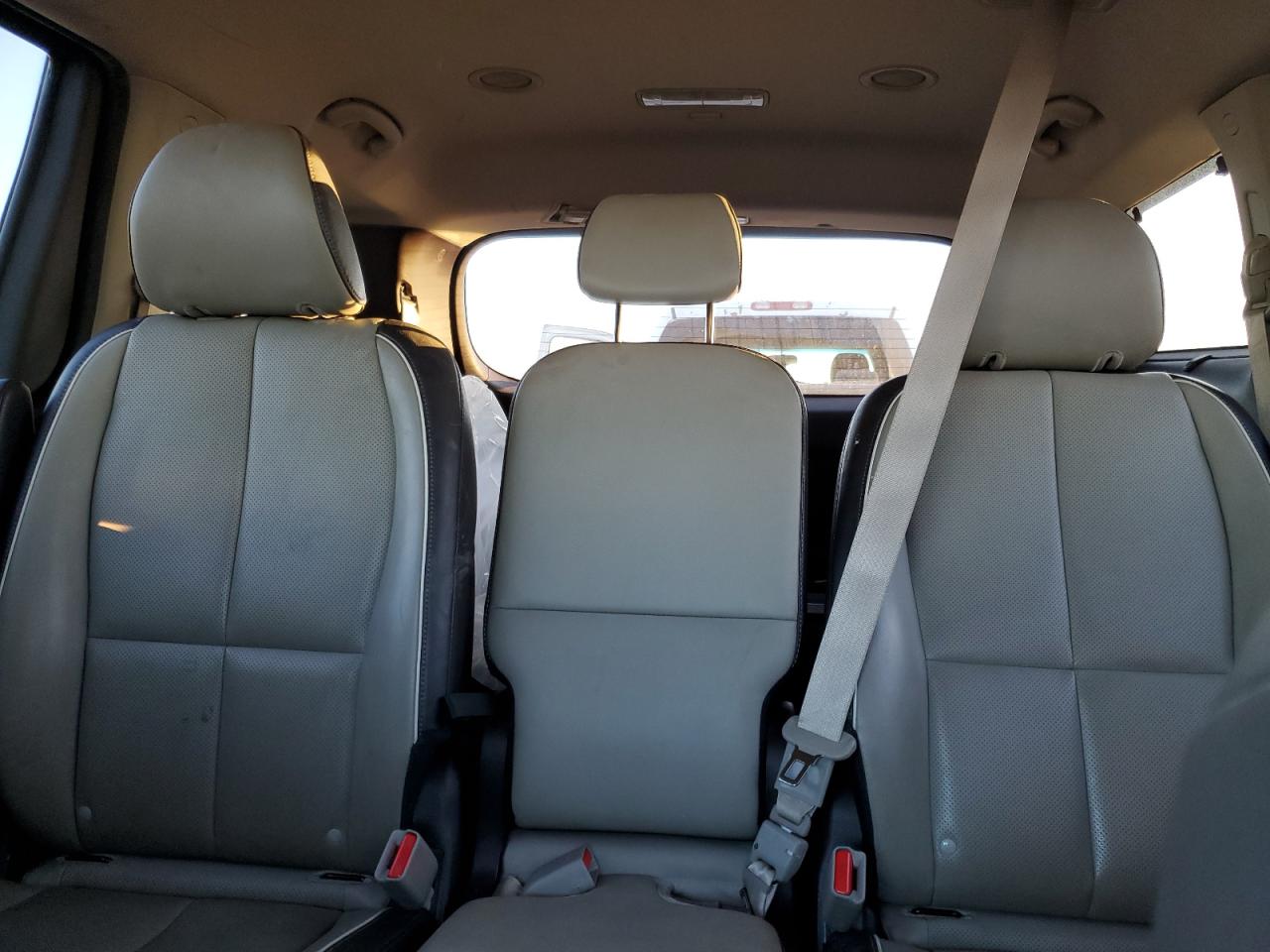 2018 Kia Sedona - Image 10