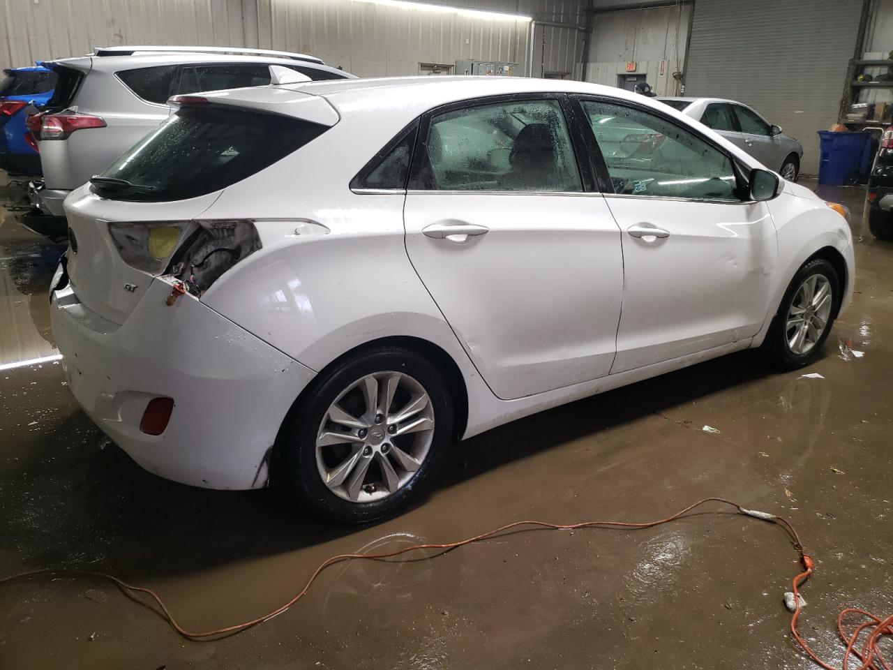 2013 Hyundai Elantra - Image 3