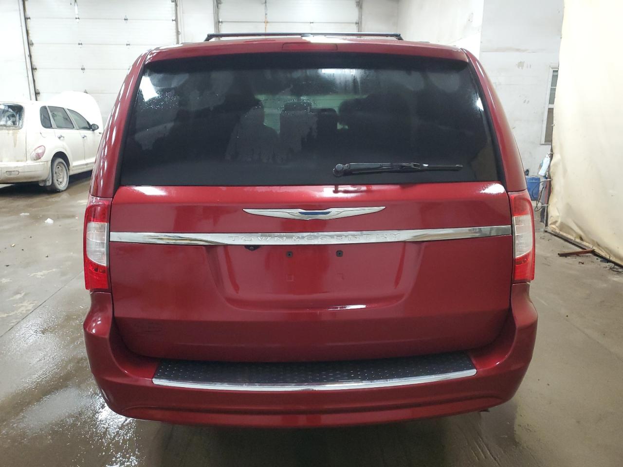2013 Chrysler Town & Country - Image 6