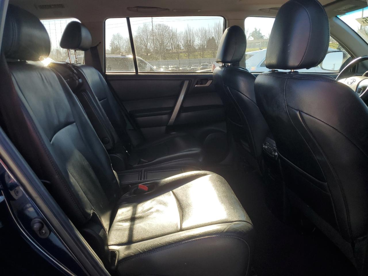 2013 Toyota Highlander - Image 11