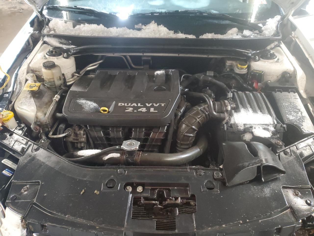 2013 Chrysler 200 - Image 11