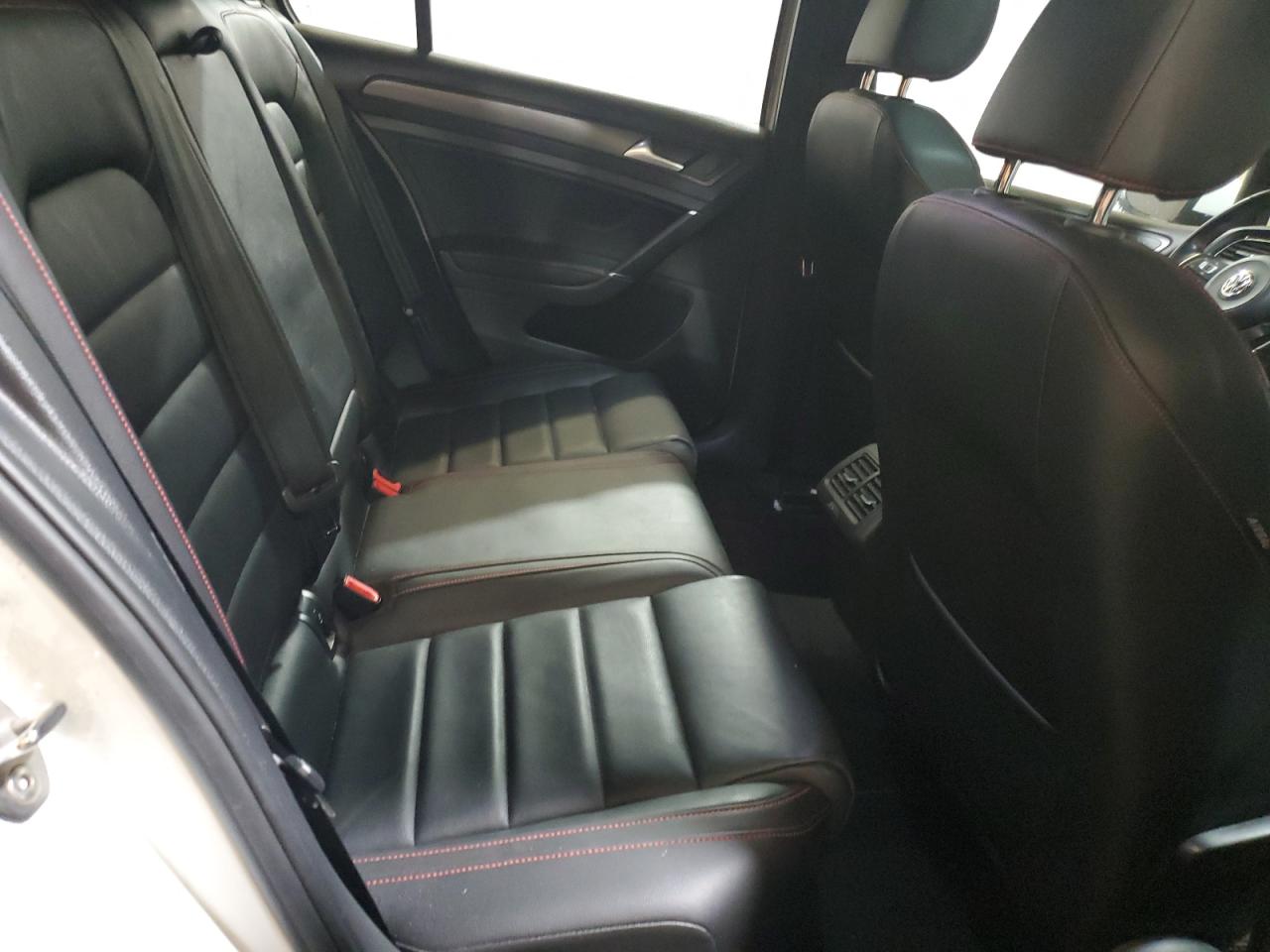 2018 Volkswagen GTI - Image 11