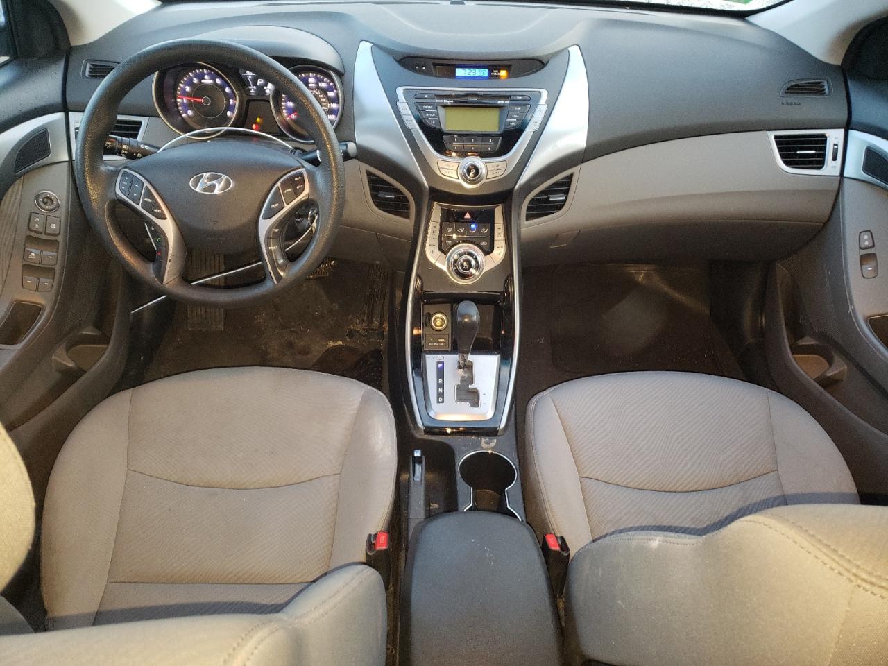 2013 Hyundai Elantra - Image 8