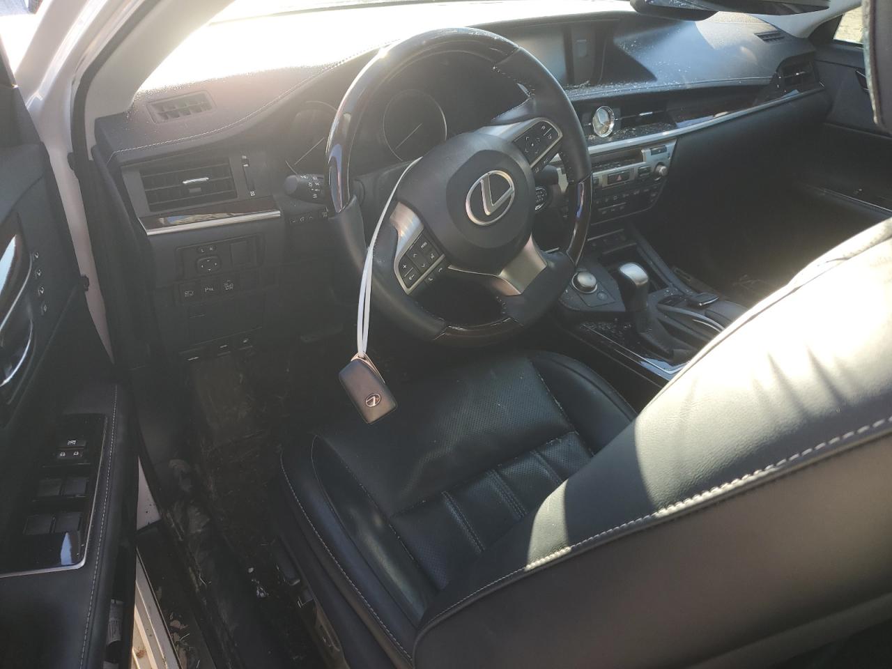 2017 Lexus ES - Image 8