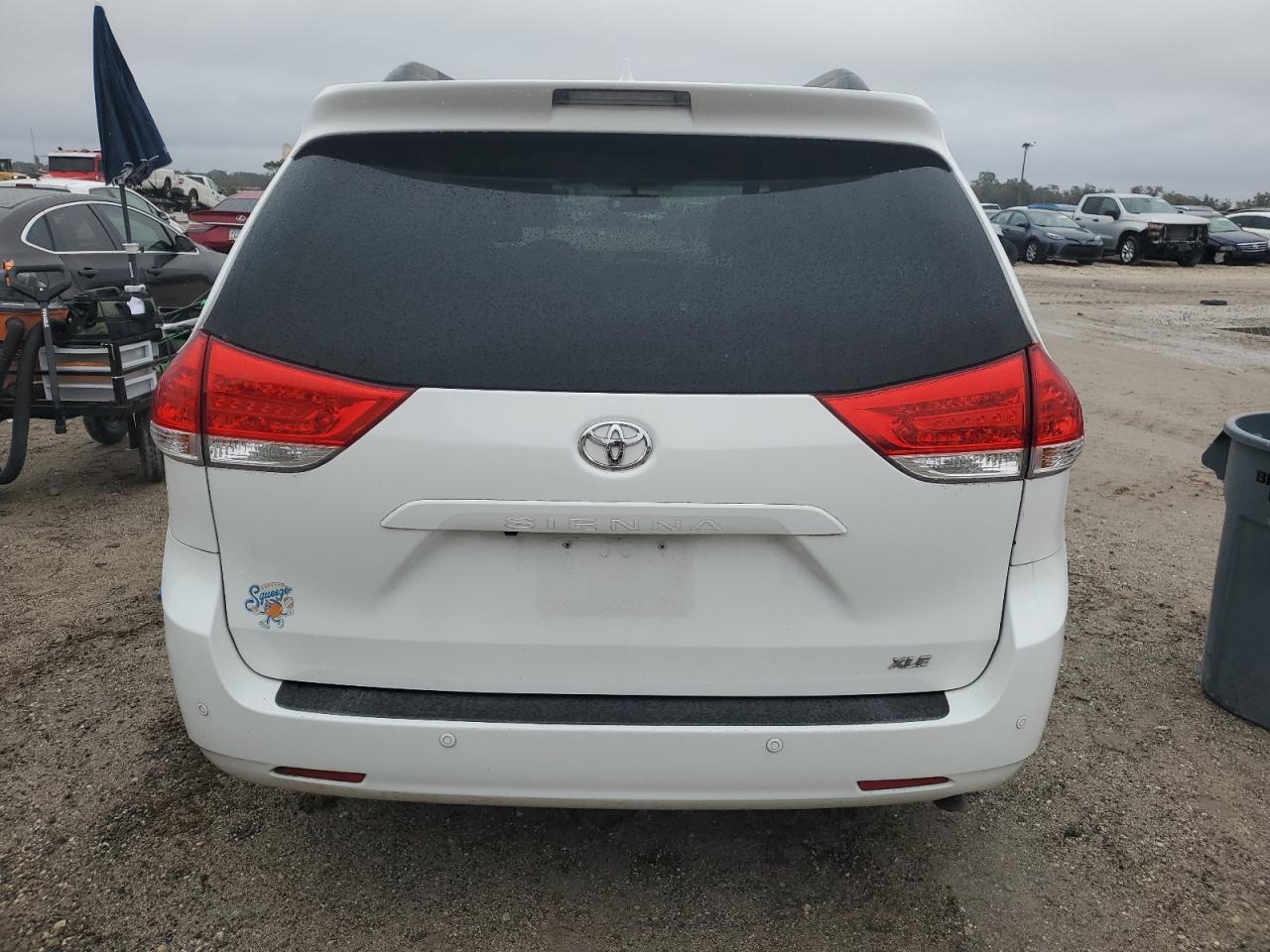 2011 Toyota Sienna - Image 6
