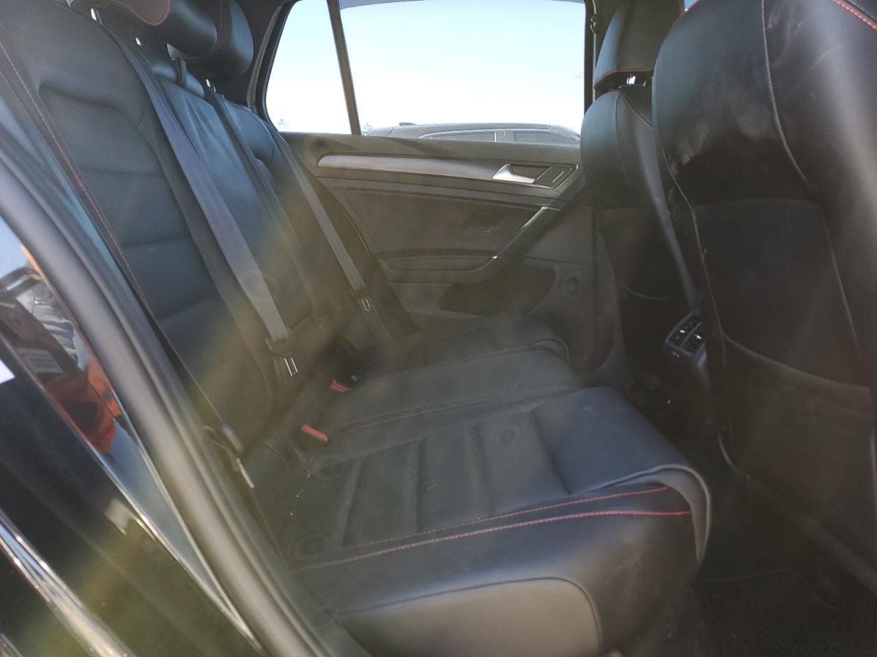 2018 Volkswagen GTI - Image 10