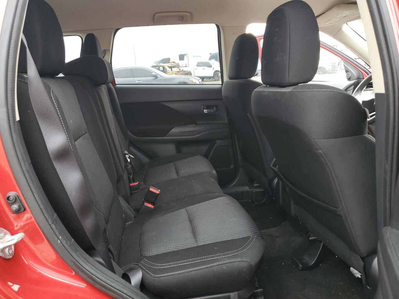 2019 Mitsubishi Outlander - Image 12