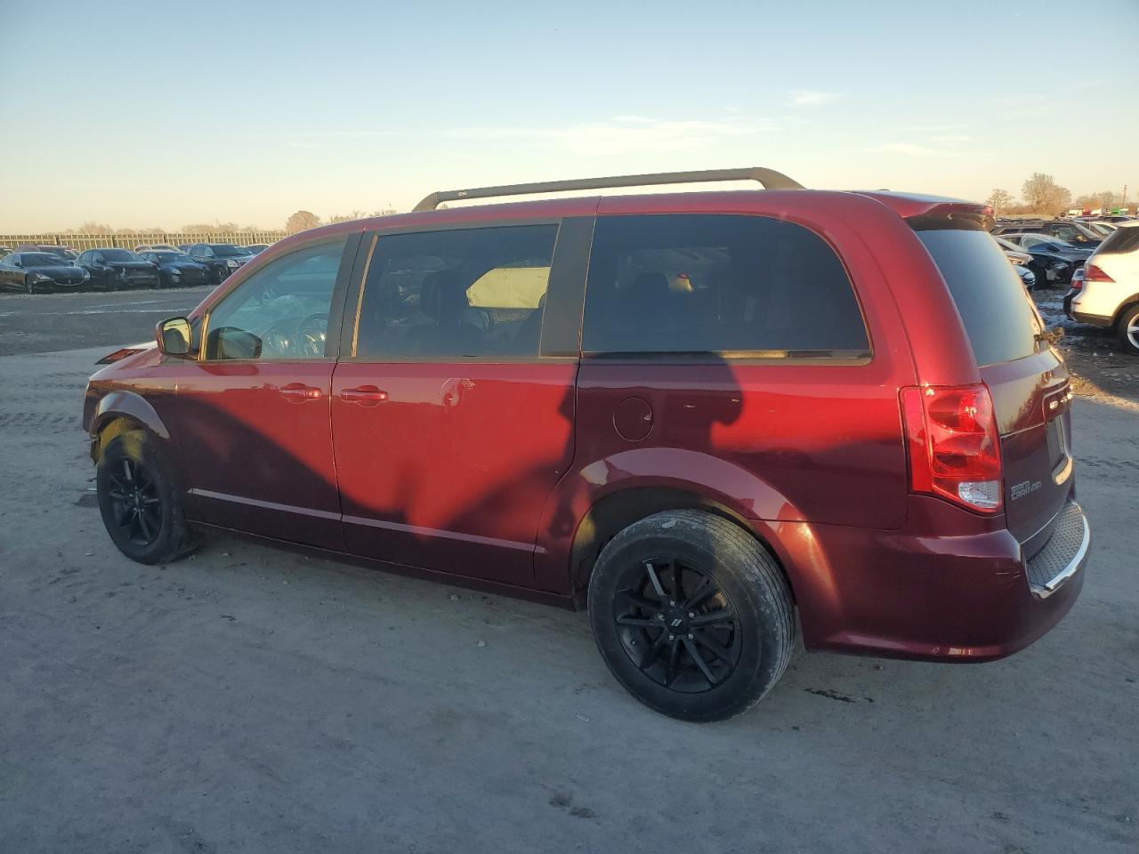 2020 Dodge Caravan - Image 2