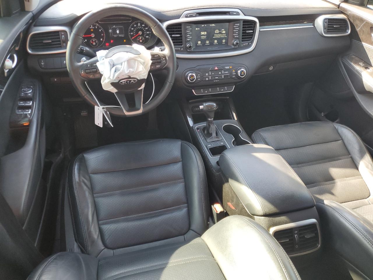 2017 Kia Sorento - Image 8