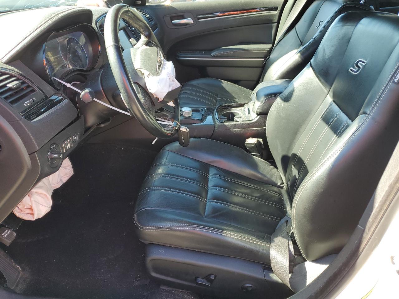 2019 Chrysler 300 - Image 7