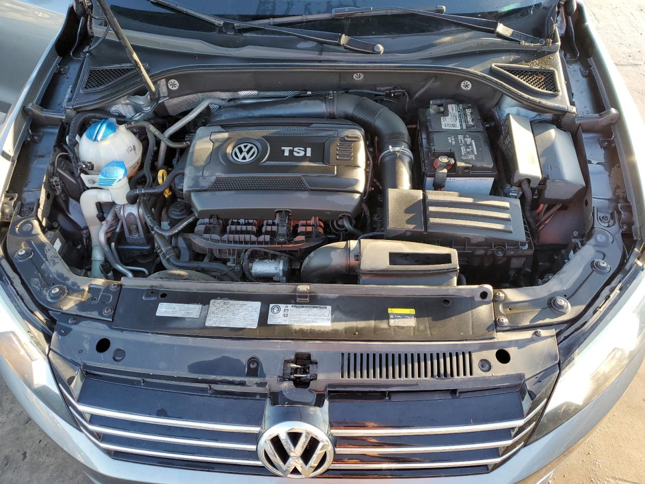 2015 Volkswagen Passat - Image 11