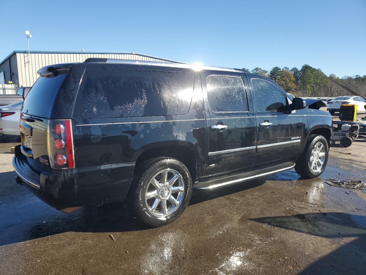 2011 GMC Yukon - Image 3