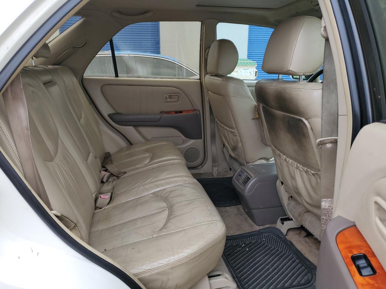 2000 Lexus RX - Image 10