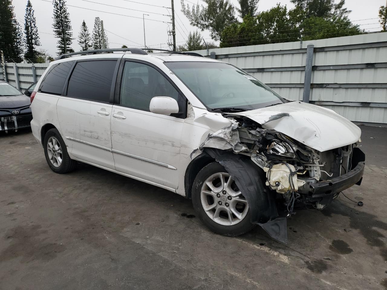 2005 Toyota Sienna - Image 4