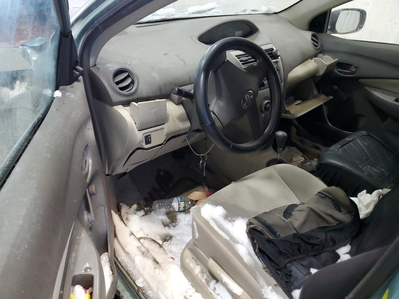 2010 Toyota Yaris - Image 8