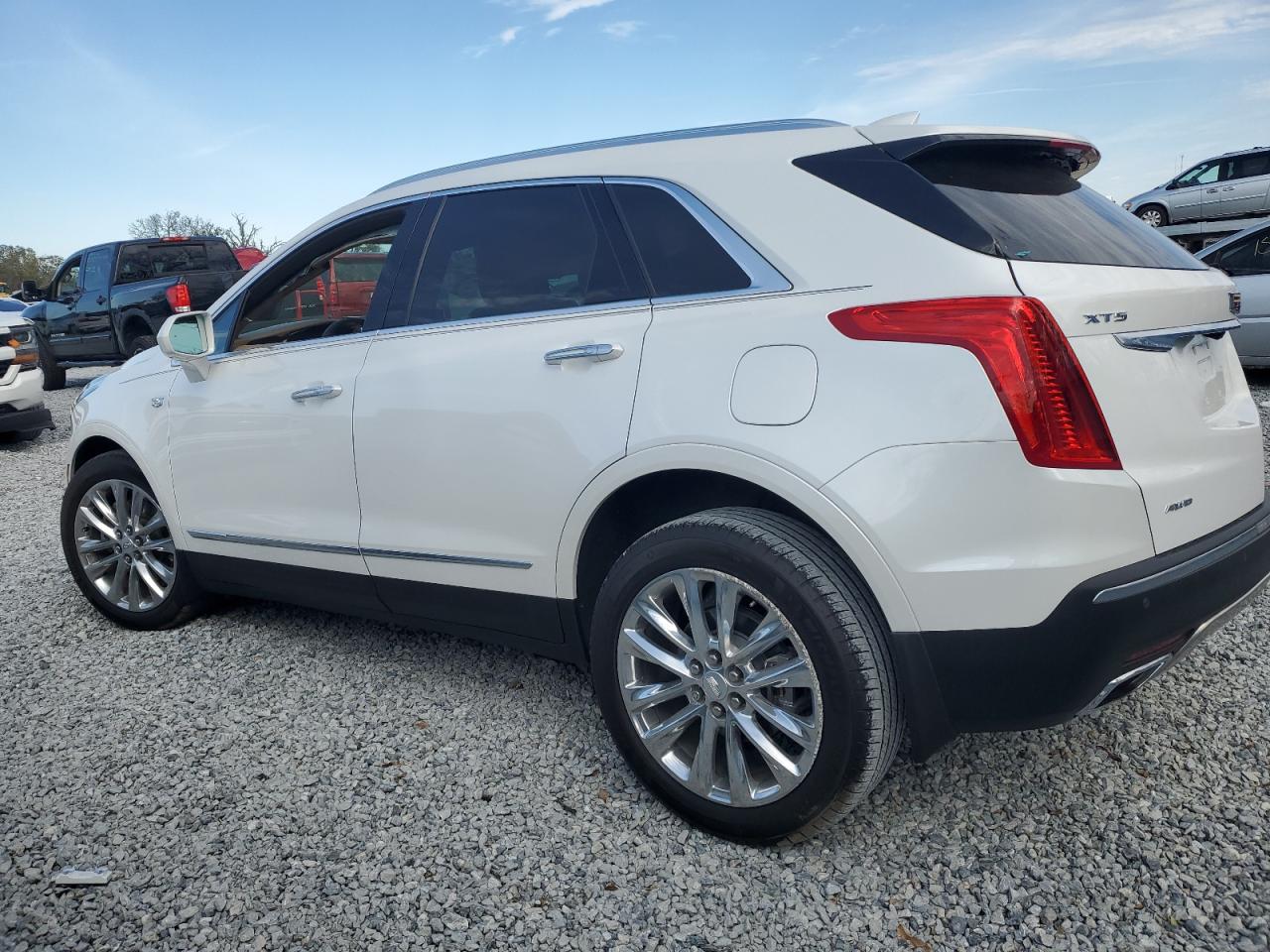 2017 Cadillac XT5 - Image 2