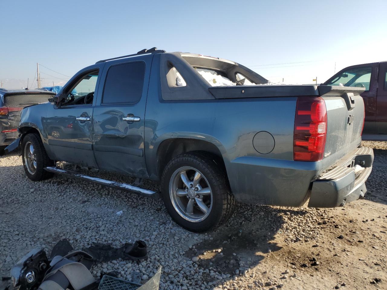2008 Chevrolet Avalanche - Image 2