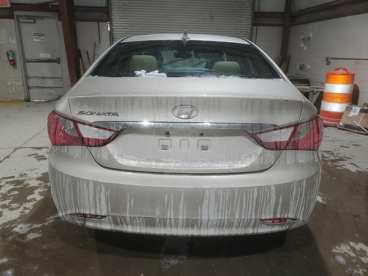 2011 Hyundai Sonata - Image 6