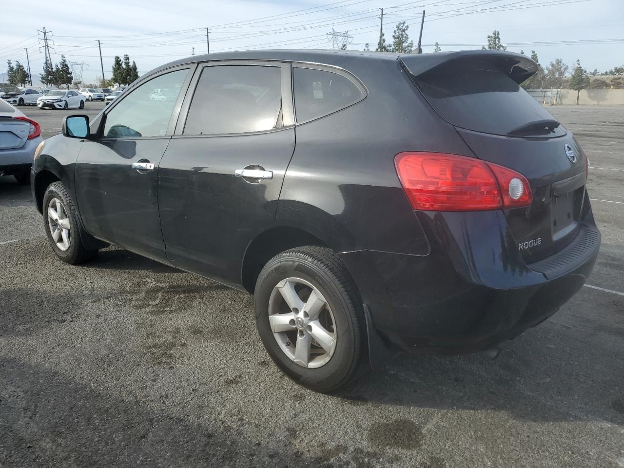 2010 Nissan Rogue - Image 2