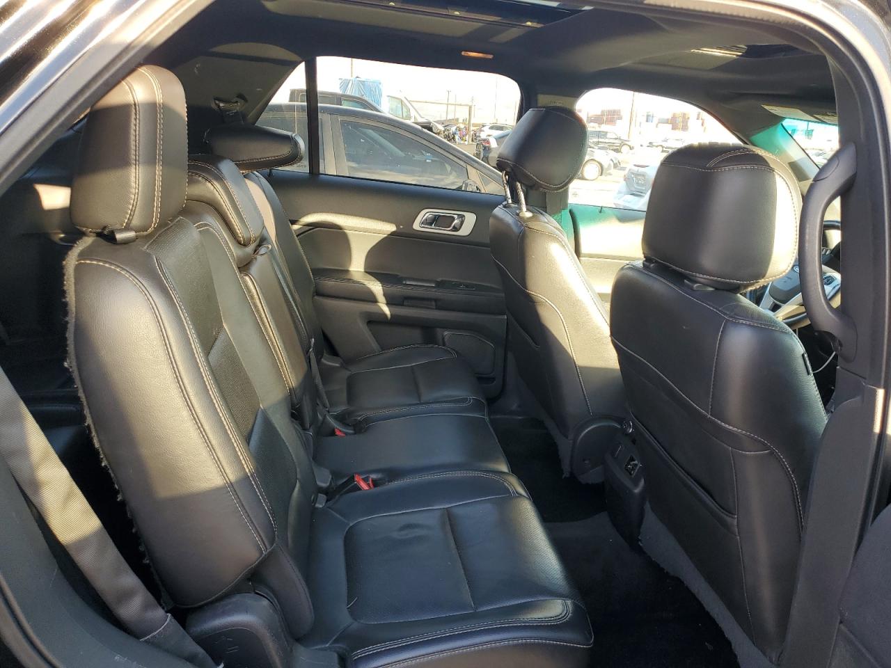 2015 Ford Explorer - Image 11