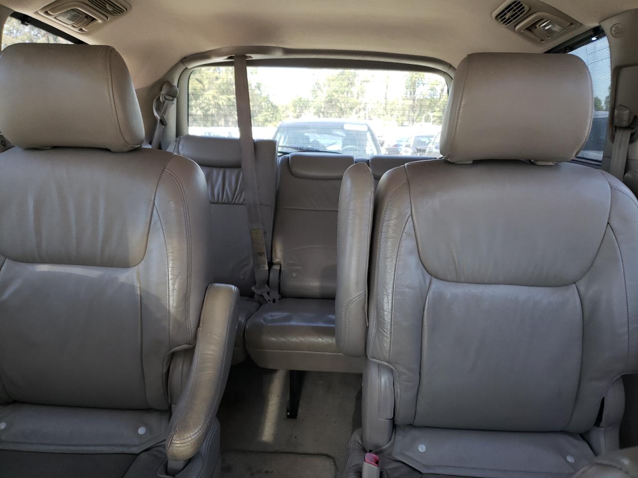 2007 Toyota Sienna - Image 10
