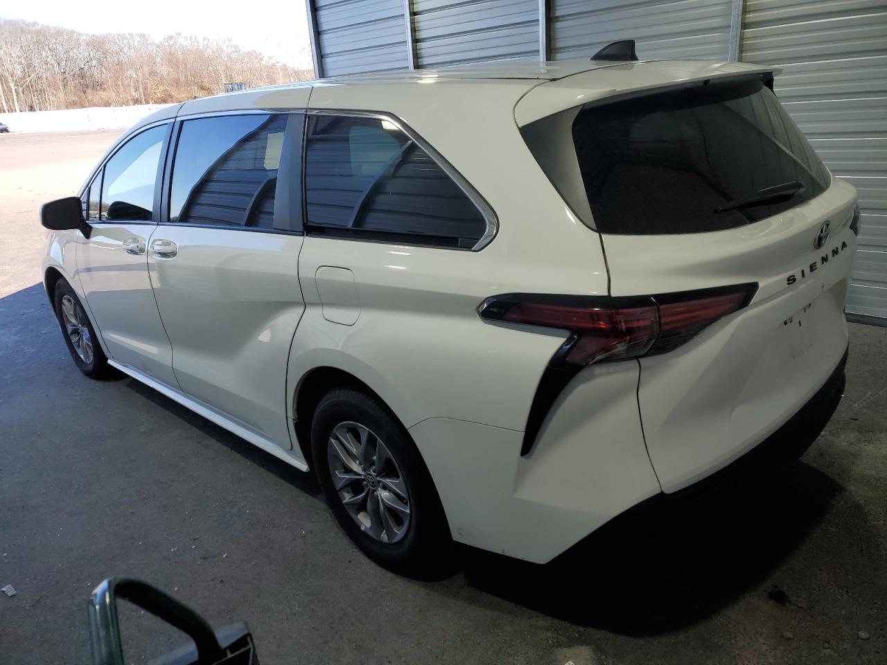 2022 Toyota Sienna - Image 2