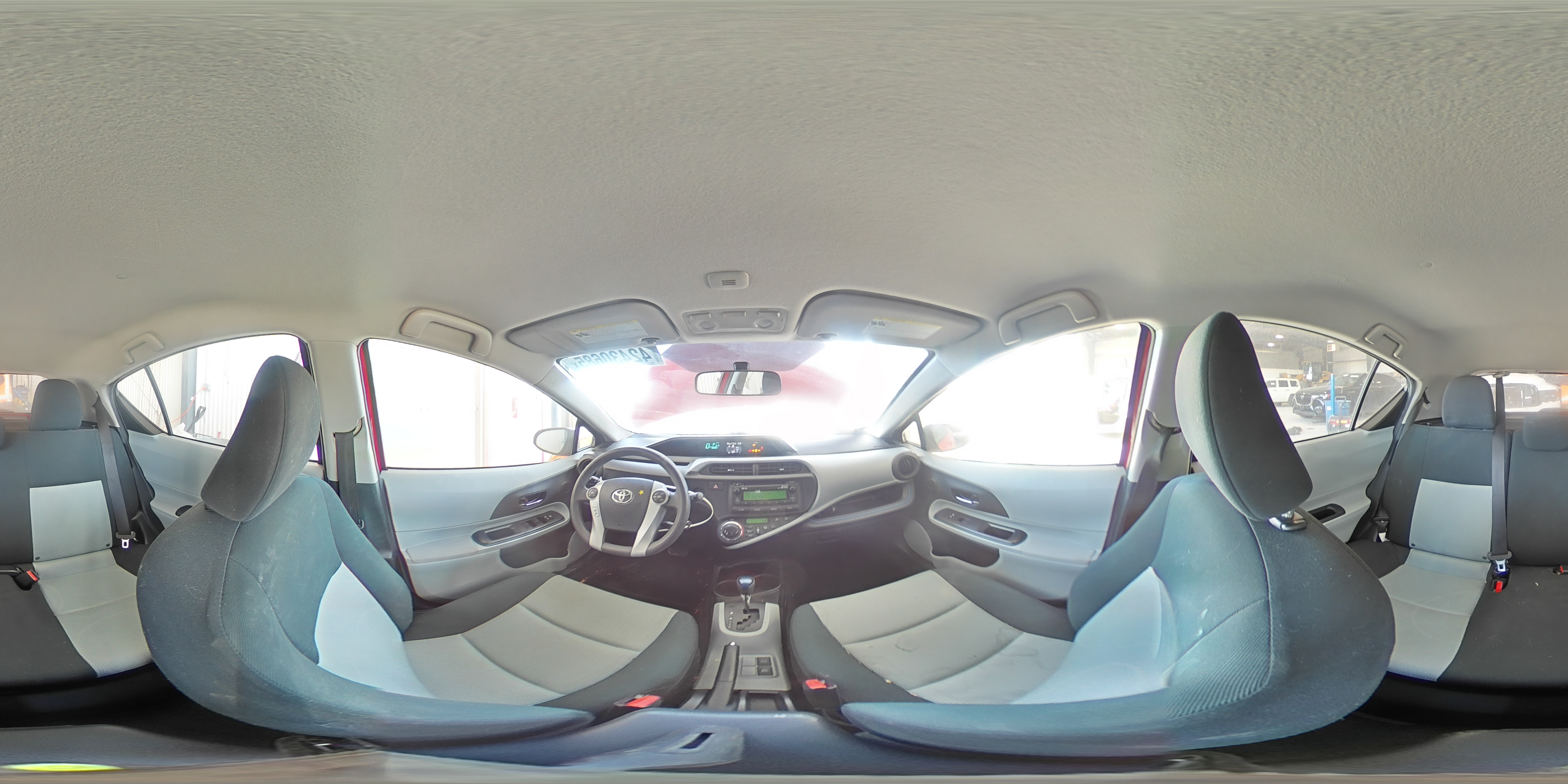 2012 Toyota Prius - Image 12