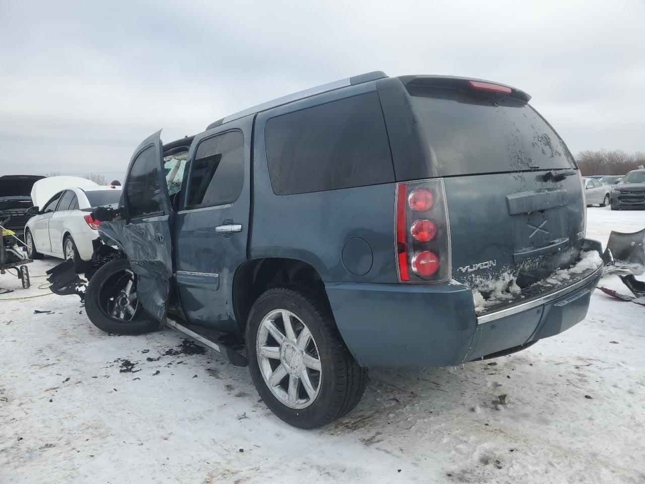 2008 GMC Yukon - Image 2