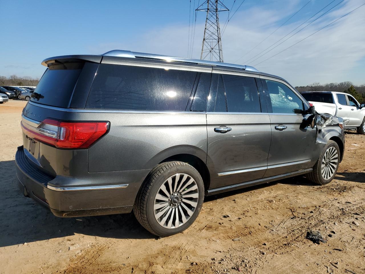 2018 Lincoln Navigator - Image 3