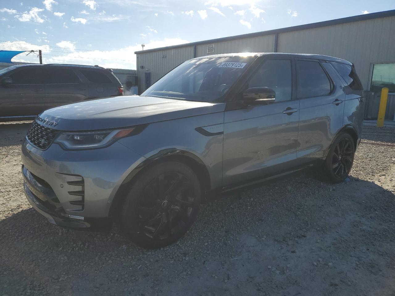 2022 Land Rover Discovery - Image 1