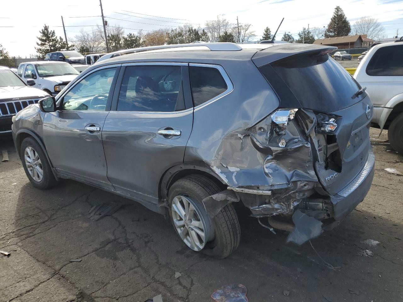 2015 Nissan Rogue - Image 2
