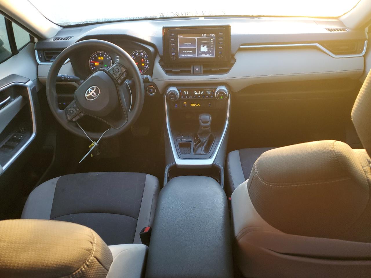 2019 Toyota RAV 4 - Image 8
