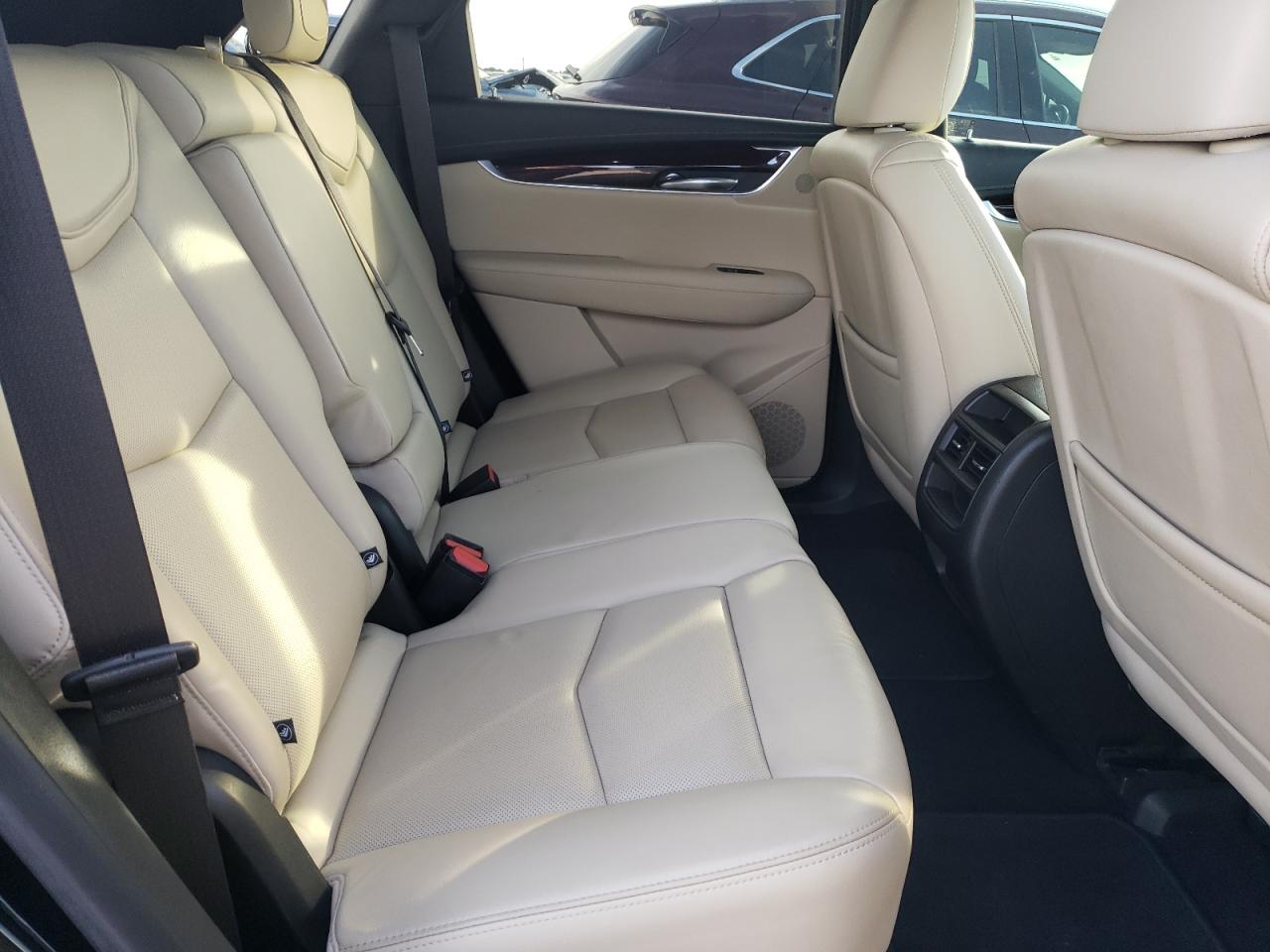 2018 Cadillac XT5 - Image 11