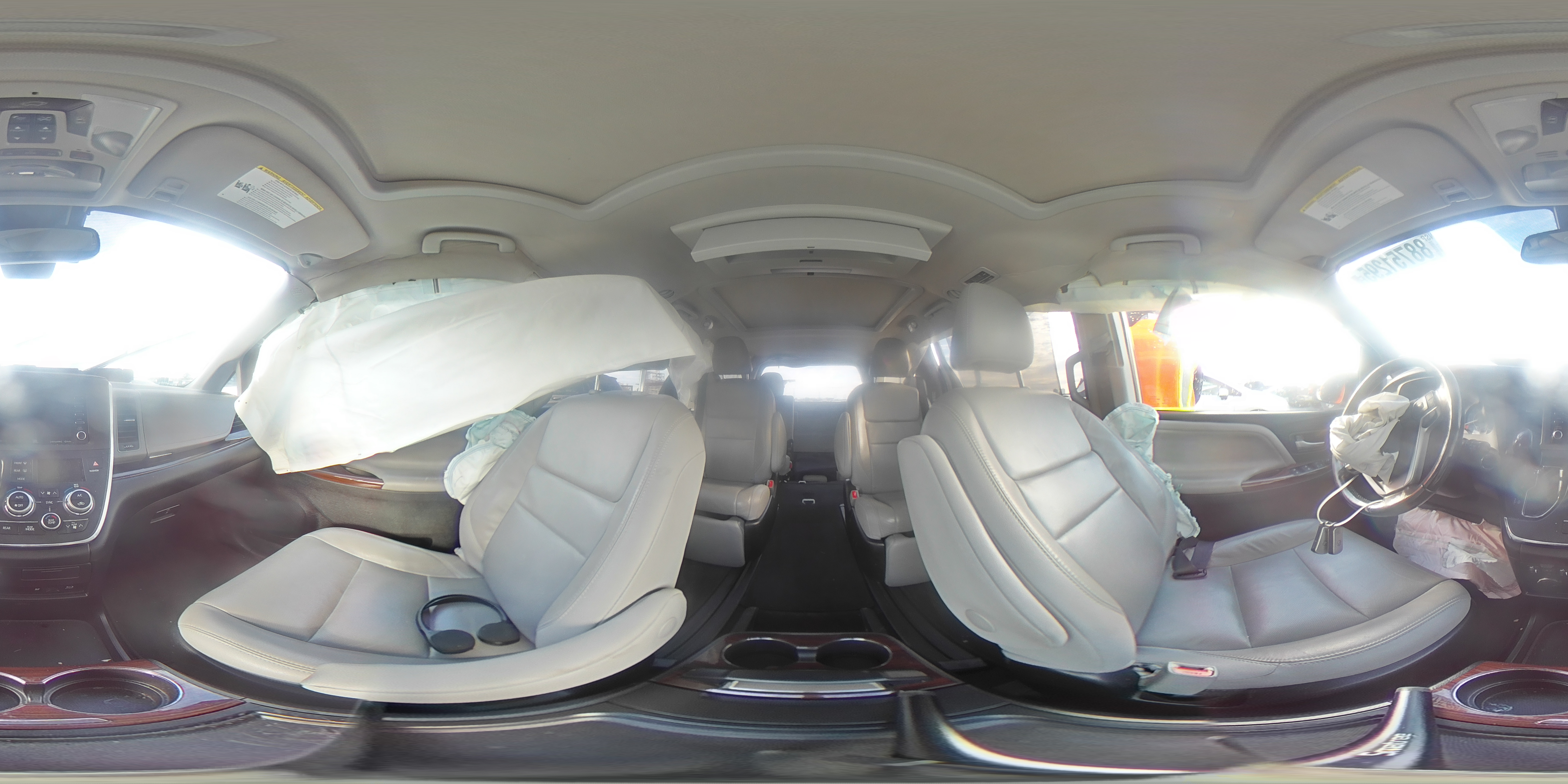 2019 Toyota Sienna - Image 14
