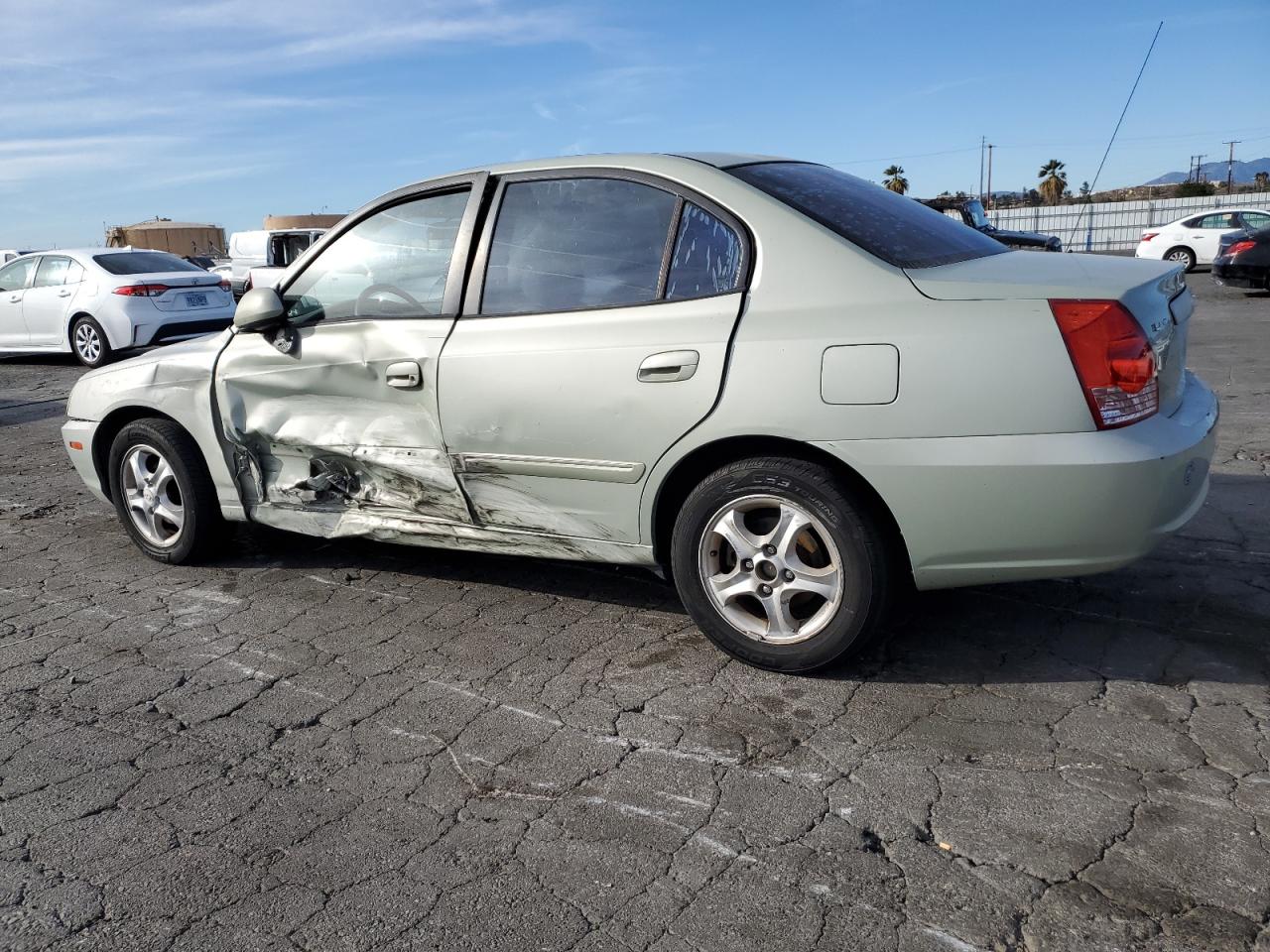 2004 Hyundai Elantra - Image 2