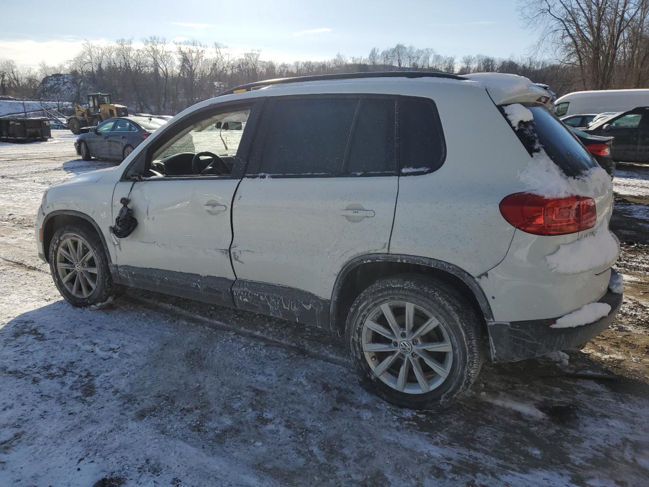 2017 Volkswagen Tiguan - Image 2