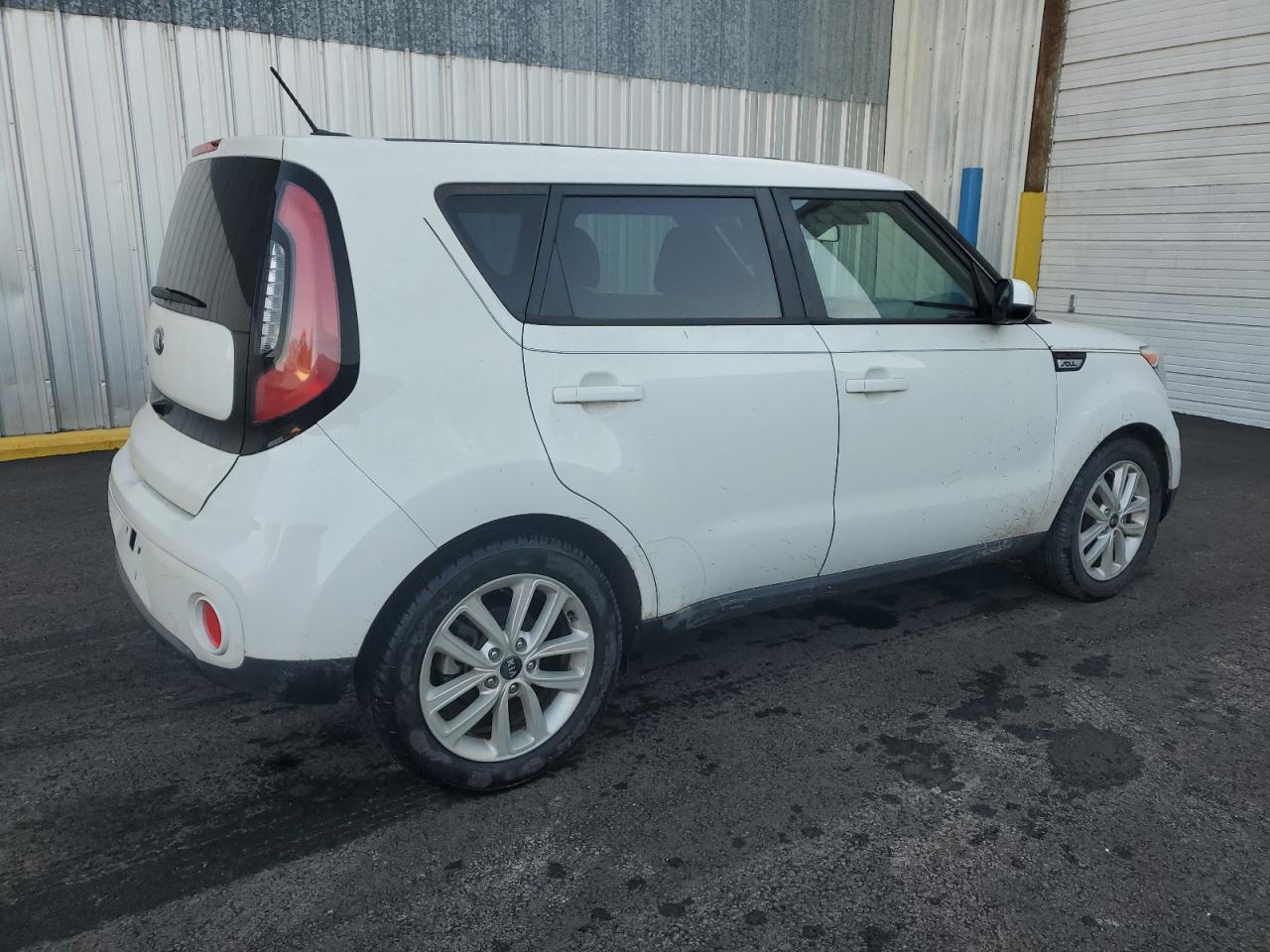 VIN KNDJP3A51H7411275 2017 KIA SOUL no.3