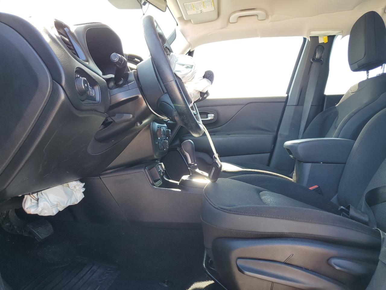 2020 Jeep Renegade - Image 7