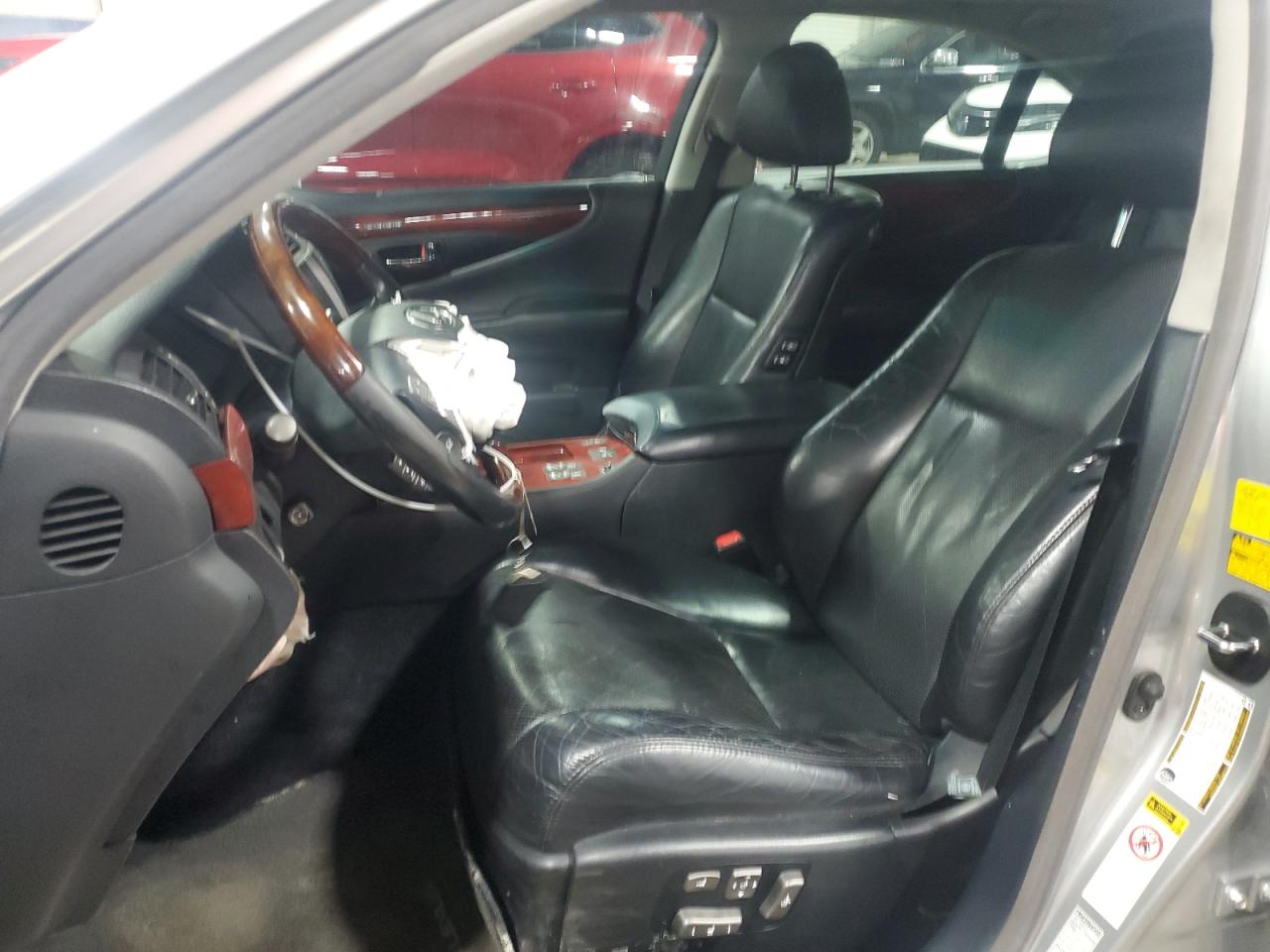 2010 Lexus LS - Image 7