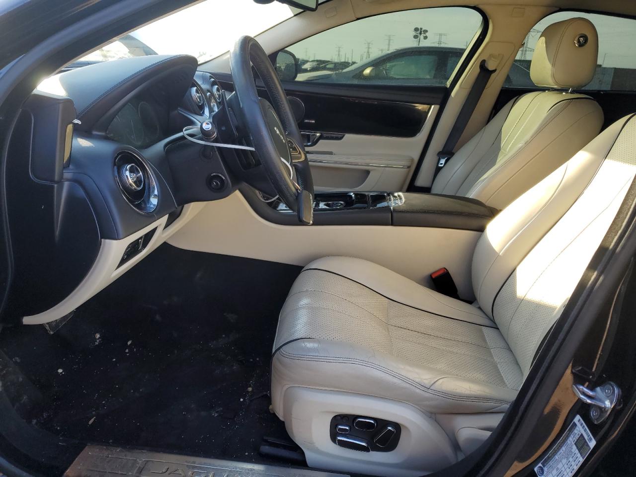 2014 Jaguar XJ - Image 7